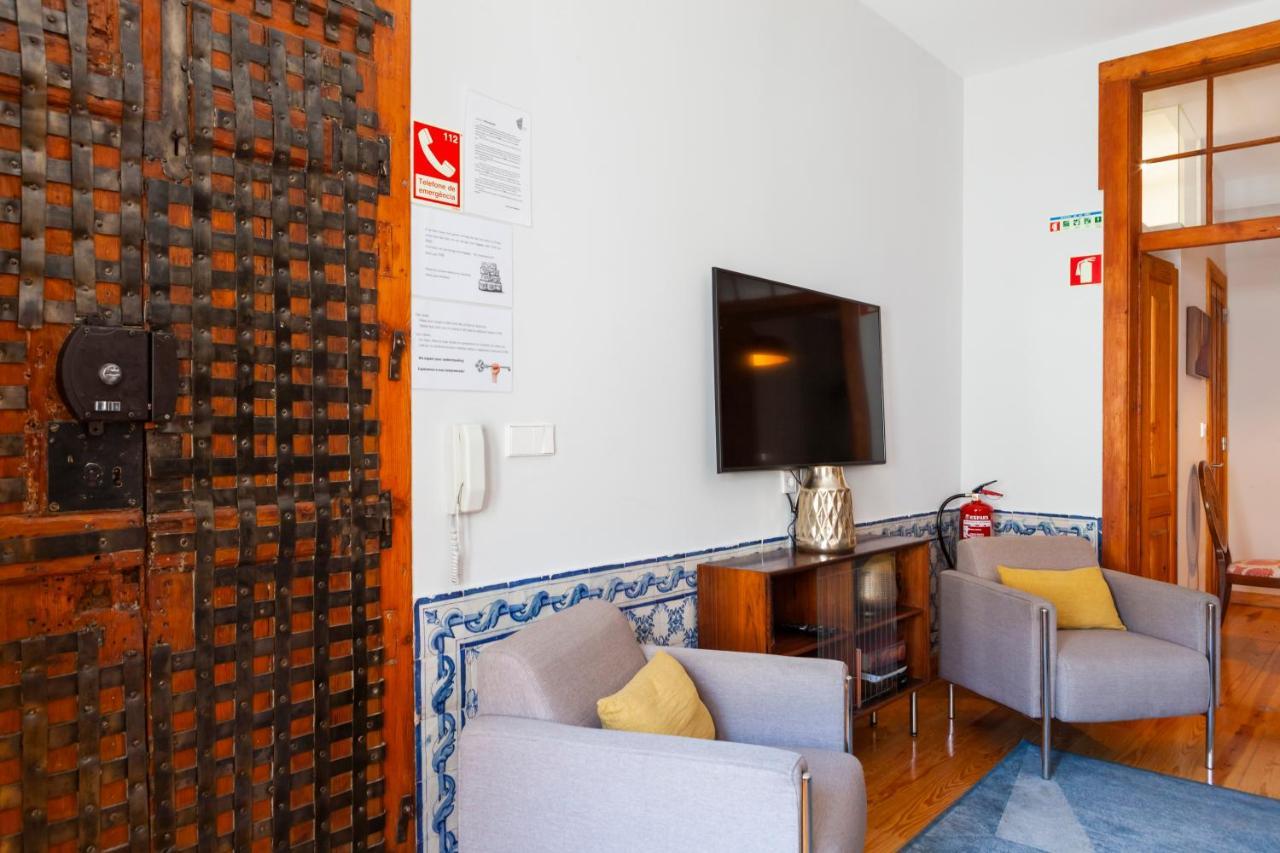Alfama Terrace Apartment With Authentic XVIII Tiles And Historic Notes 3 Bedrooms & 2 Bathrooms Ac Lisboa Ngoại thất bức ảnh