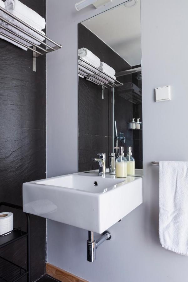 Alfama Terrace Apartment With Authentic XVIII Tiles And Historic Notes 3 Bedrooms & 2 Bathrooms Ac Lisboa Ngoại thất bức ảnh
